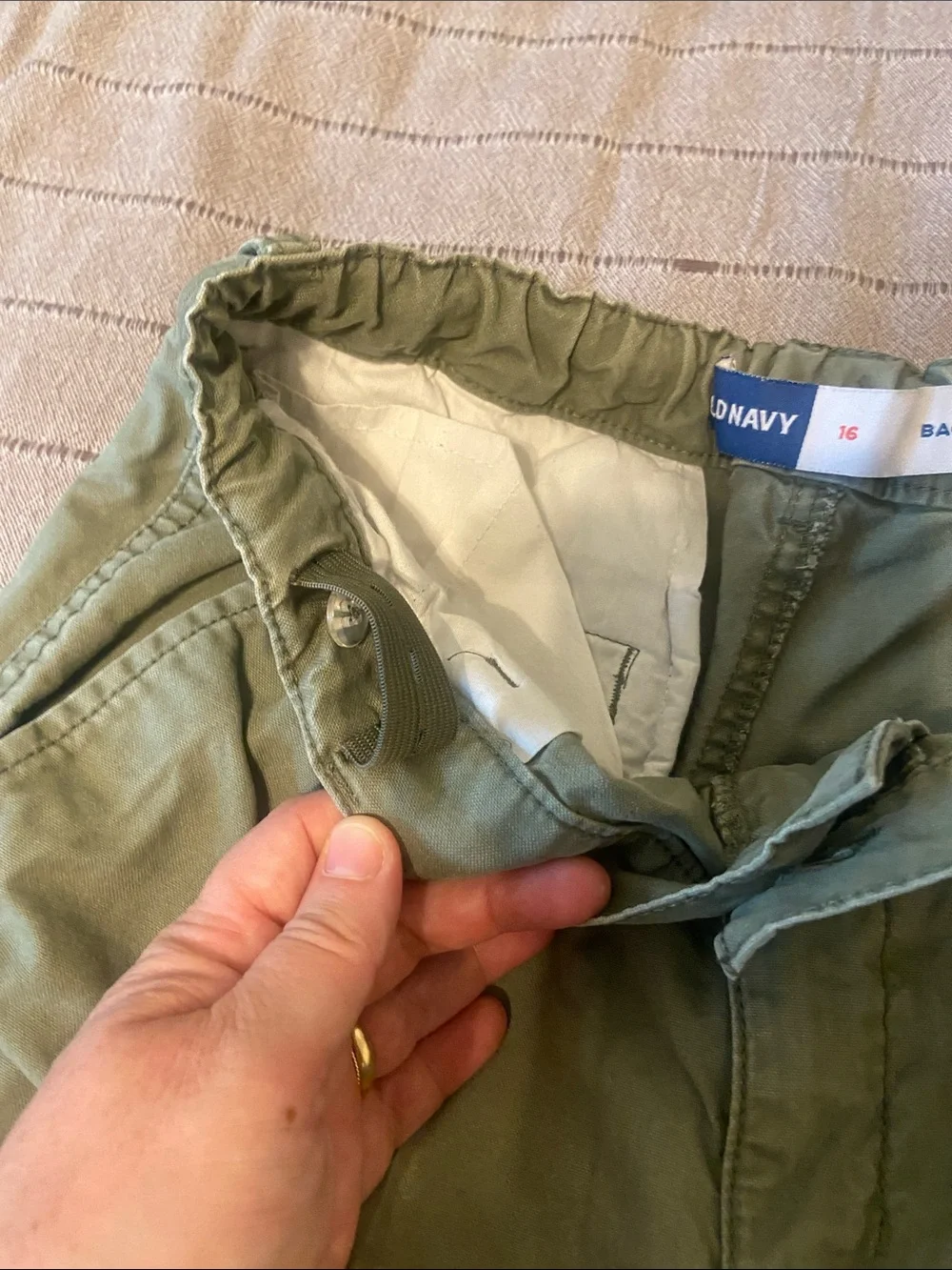 Old Navy Baggy Olive Cargo Pants - Casual Utility Style